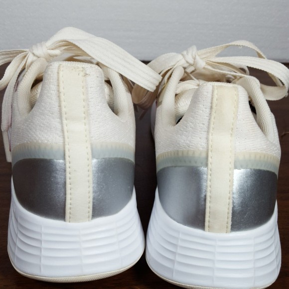 Adidas Womens QT Racer FY5679 Off White Running Shoes Sneakers Sz 7 EUC - Picture 7 of 10